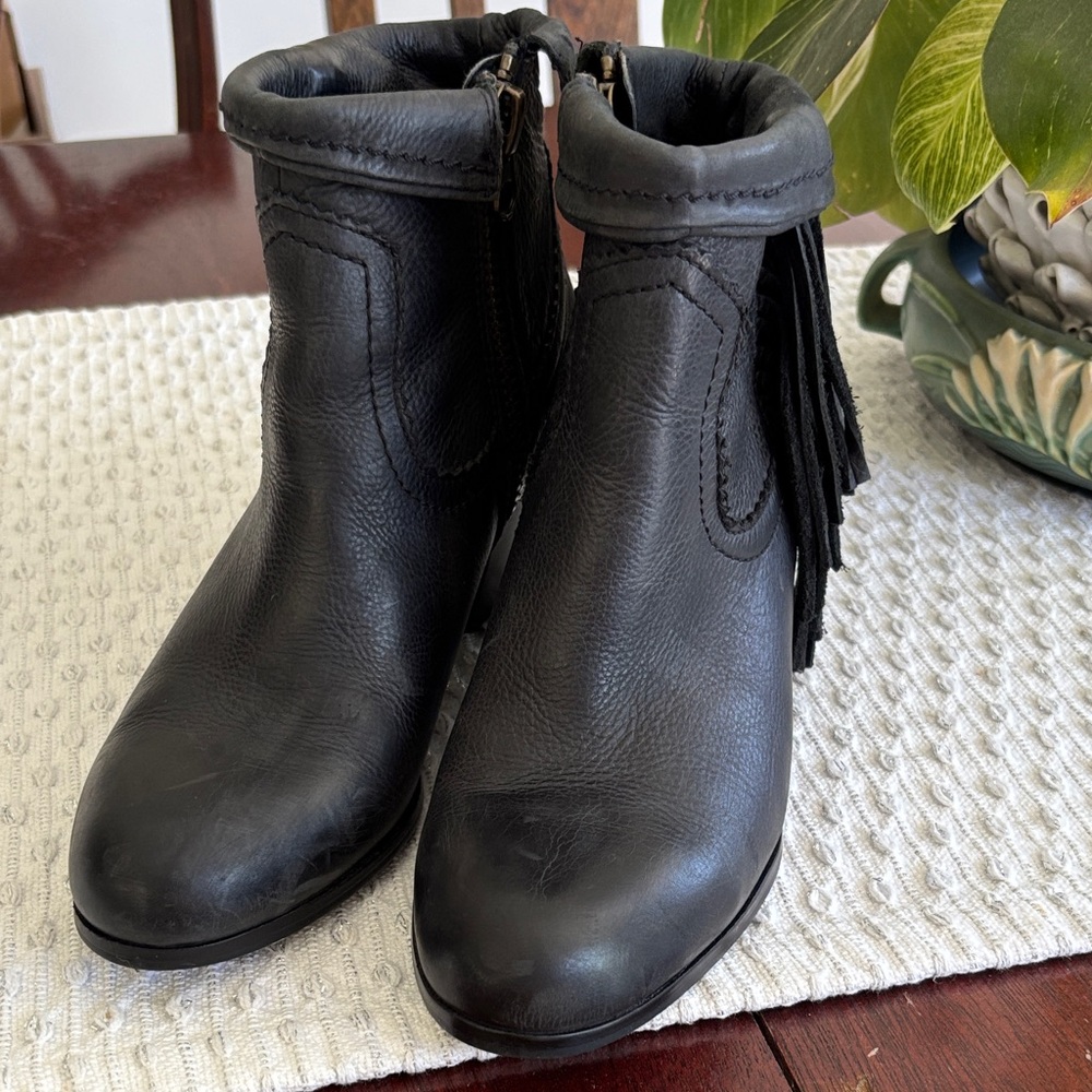 Women’s Sam Edelman Louie fringe Black leather Heeled Boots sz 8